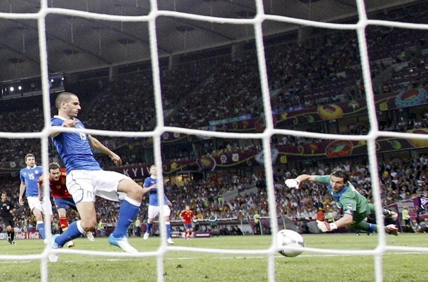 Juan Mata kết thúc một trận đấu thăng hoa của Tây Ban Nha.
